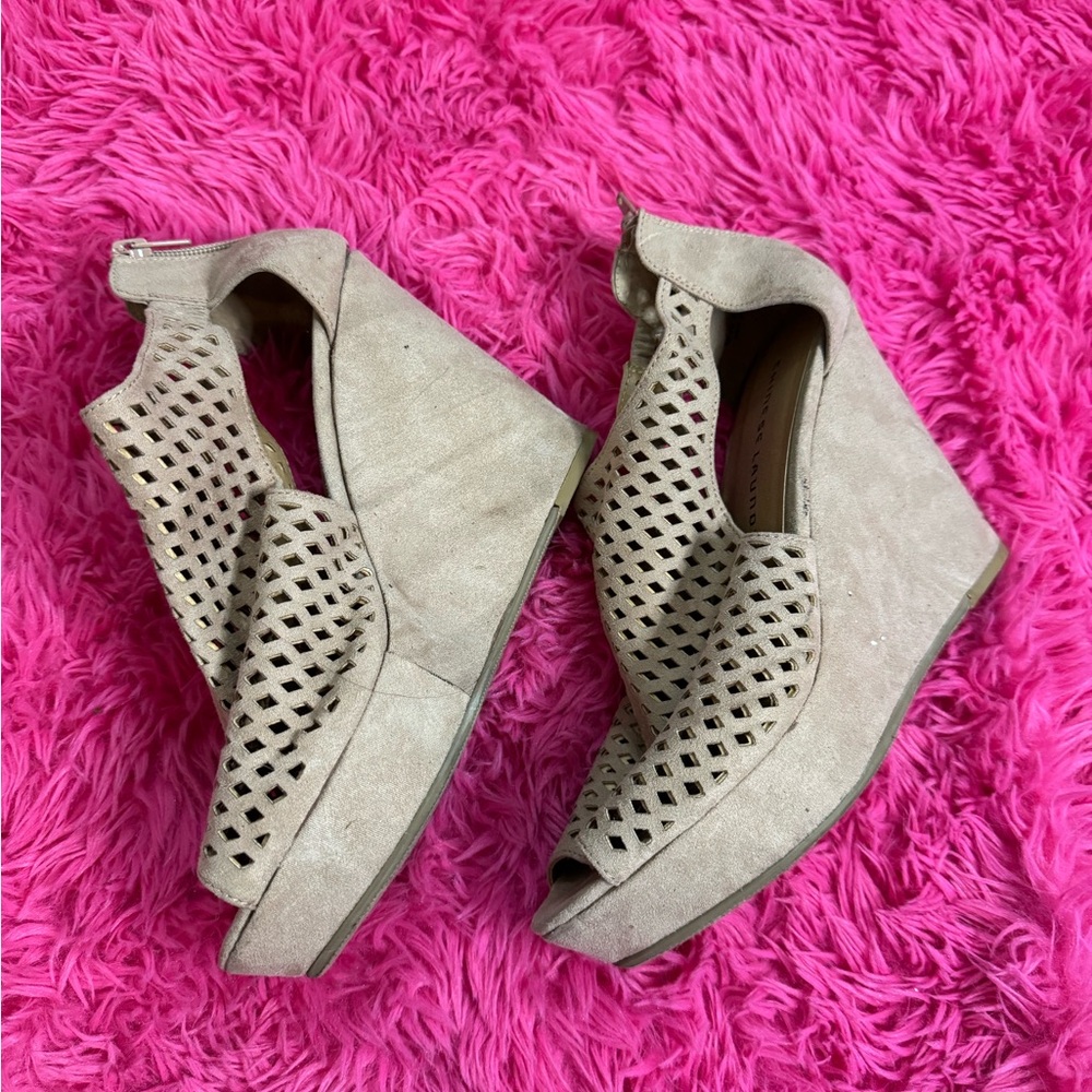 Chinese Laundry Tan Wedge Shoes with Urban-Chic Design - women’s size 9